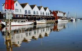 17 The Boathouse